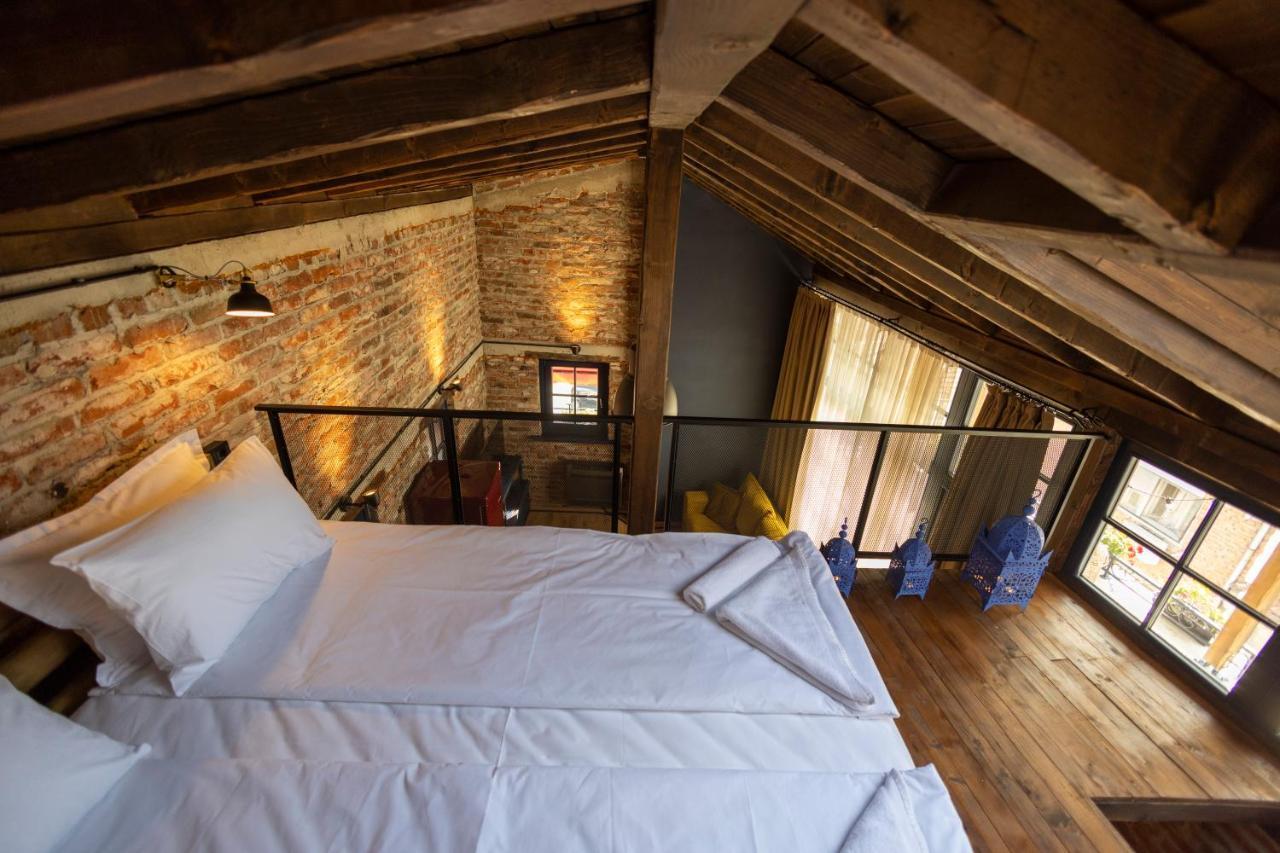 Nomad Studios, Kapana Guest house
